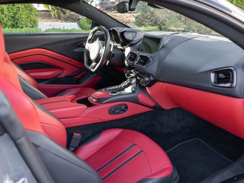 Used 2023 Aston Martin V8 Vantage Coupe image 28