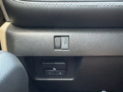 Used 2023 Chevrolet Colorado LT w/ LT Convenience Package II RWD image 16