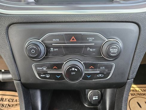 Used 2019 Dodge Charger SXT image 22