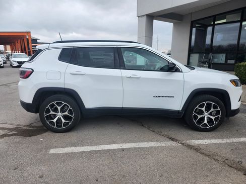 Used 2024 Jeep Compass Latitude image 6