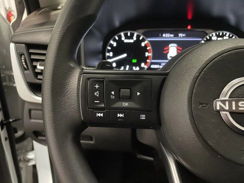 Used 2023 Nissan Rogue S FWD image 18