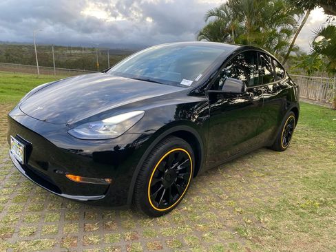 Used 2024 Tesla Model Y Long Range image 3