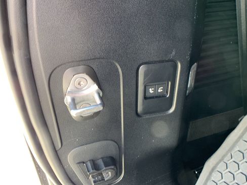 Used 2024 Land Rover Defender 130 X-Dynamic SE AWD/4WD image 27
