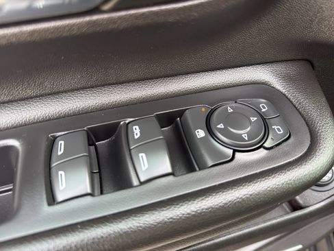 Used 2024 GMC Terrain SLT w/ Infotainment Package II AWD/4WD image 12