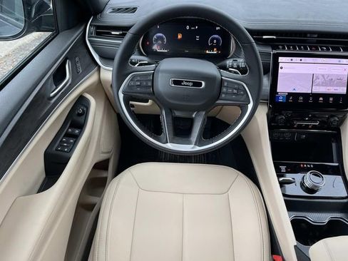 New 2025 Jeep Grand Cherokee Limited w/ MOPAR Finishing Package AWD/4WD image 14