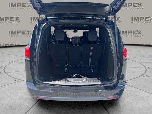 Used 2025 Chrysler Voyager LX FWD image 19