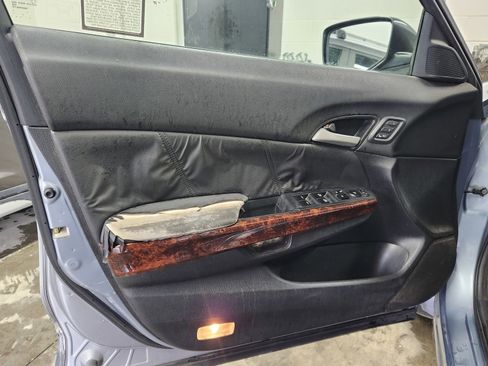 Used 2010 Honda Crosstour EX-L image 17