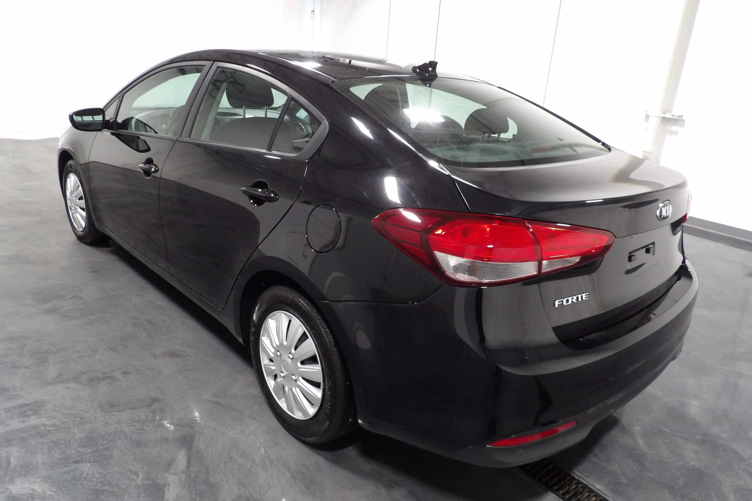 Used 2017 Kia Forte LX FWD image 6