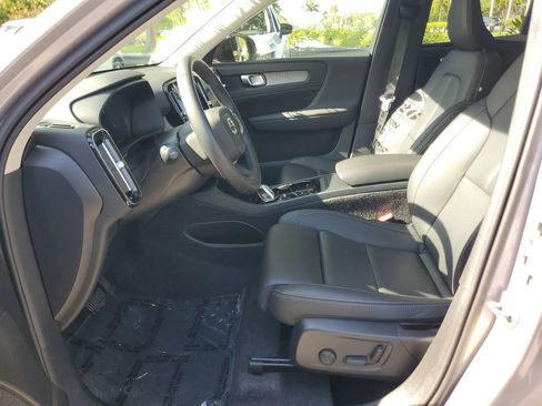 Certified 2026 Volvo XC40 B5 Plus AWD/4WD image 17