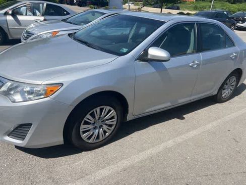 Used 2012 Toyota Camry LE FWD image 9