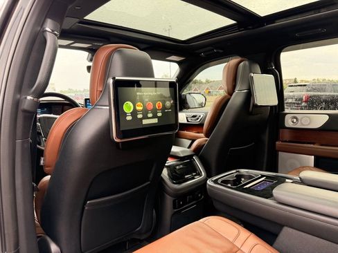 Used 2022 Lincoln Navigator L Reserve AWD/4WD image 24