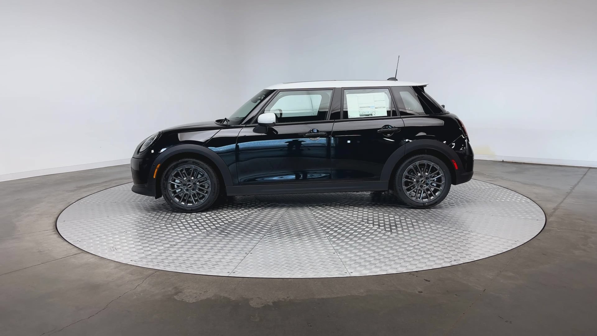 Used 2027 MINI Cooper S FWD image 5