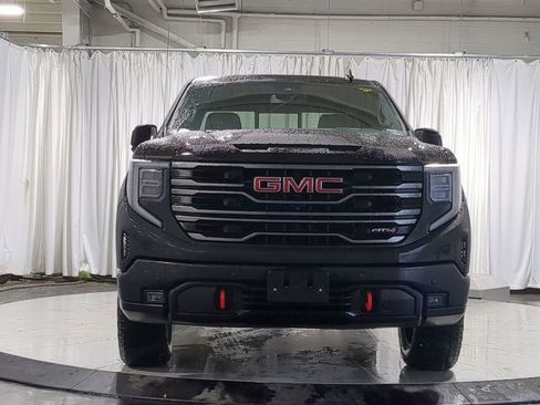 Used 2025 GMC Sierra 1500 AT4 w/ AT4 Preferred Package image 17