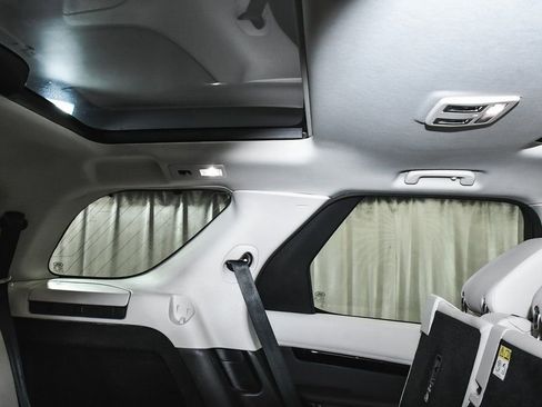 Used 2025 Land Rover Discovery S image 65