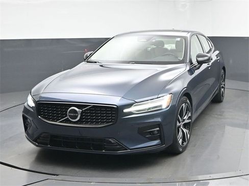 Used 2024 Volvo S60 B5 Core w/ Climate Package image 3