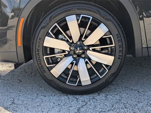 New 2025 Mitsubishi Outlander SE image 11