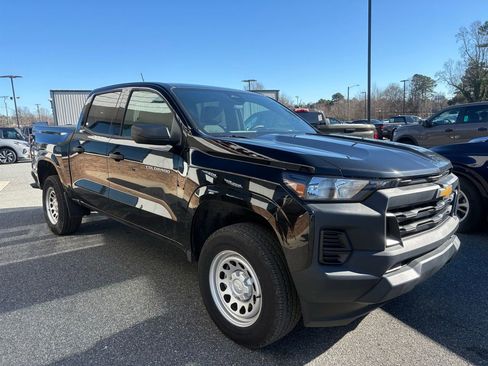 Used 2024 Chevrolet Colorado W/T image 9