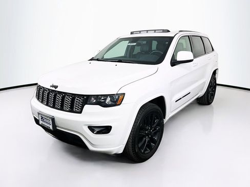 Used 2018 Jeep Grand Cherokee Altitude image 3