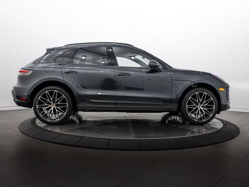 Certified 2023 Porsche Macan AWD/4WD image 8