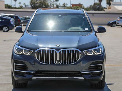 Used 2022 BMW X5 xDrive40i w/ Executive Package image 2