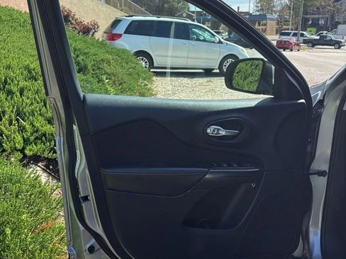 Used 2014 Jeep Cherokee Latitude image 41