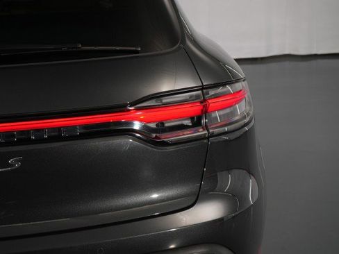 Used 2022 Porsche Macan S image 17