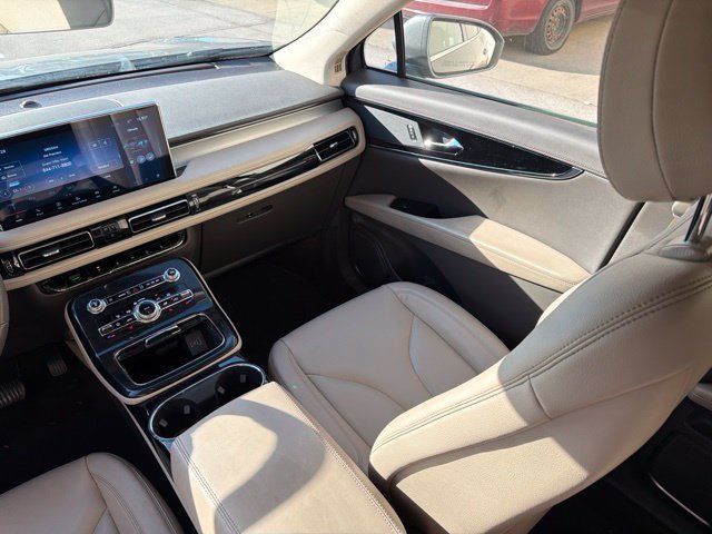 Used 2023 Lincoln Nautilus FWD w/ Premium Package image 19