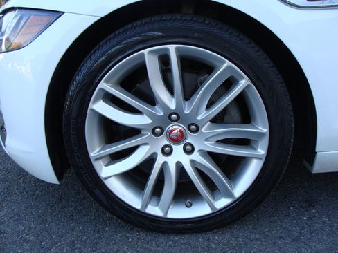 Used 2017 Jaguar XF Prestige image 36