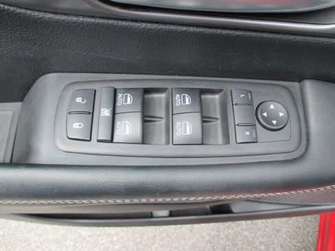 Used 2025 Chrysler Pacifica Select FWD image 13