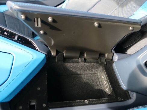 Used 2021 Chevrolet Corvette Stingray Premium Conv w/ Z51 Performance Package image 28