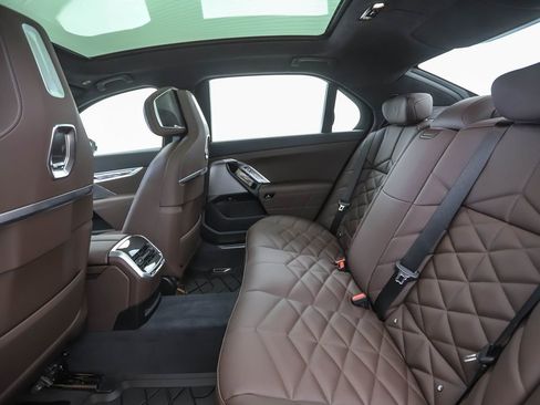 New 2026 BMW 740i xDrive w/ Premium Package image 23