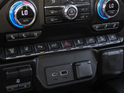 Used 2021 GMC Sierra 2500 AT4 w/ AT4 Premium Plus Package image 26