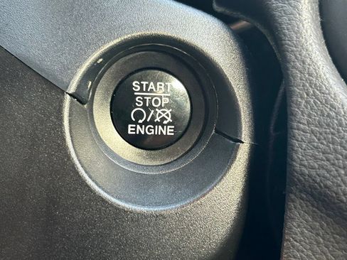 Certified 2018 Jeep Compass Latitude w/ Popular Equipment Group FWD image 42