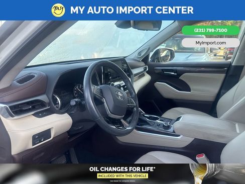 Used 2021 Toyota Highlander Limited AWD/4WD image 8
