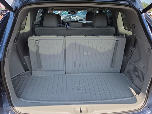 Certified 2019 Toyota Highlander Limited AWD/4WD image 36