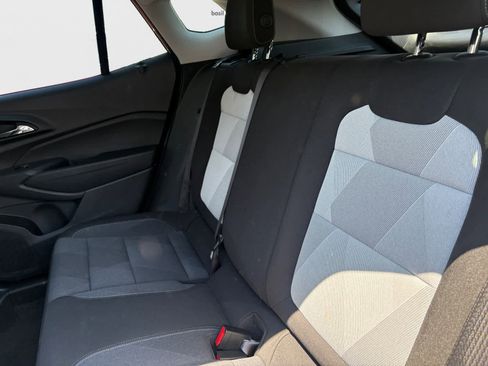 Used 2025 Chevrolet Trax LS FWD image 17