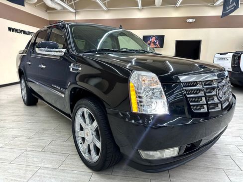 Used 2011 Cadillac Escalade EXT Premium image 5