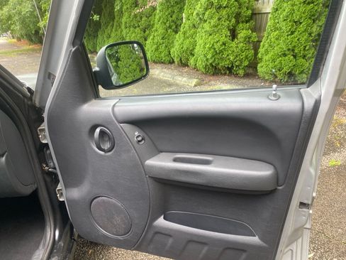 Used 2004 Jeep Liberty Renegade AWD/4WD image 25