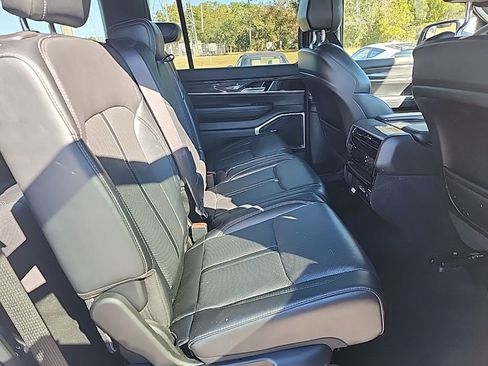 Used 2022 Jeep Wagoneer Series III image 18