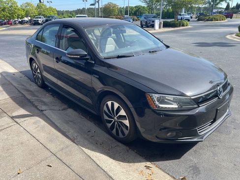 Used 2013 Volkswagen Jetta SEL Premium image 2