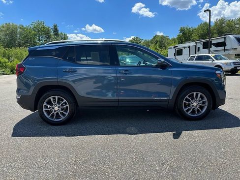 Used 2024 GMC Terrain SLT AWD/4WD image 6