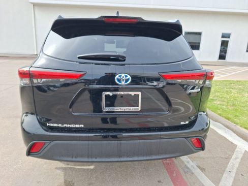 Used 2023 Toyota Highlander XLE image 5