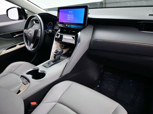 Used 2024 Toyota Venza XLE AWD/4WD image 15