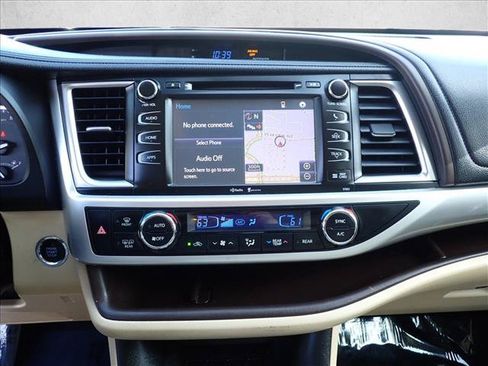Used 2015 Toyota Highlander XLE FWD image 17
