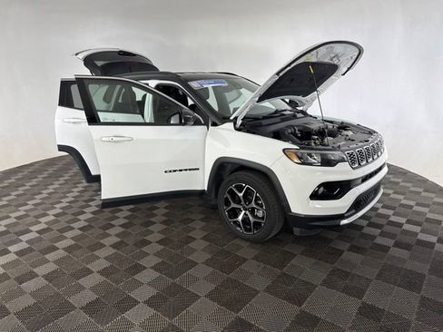 Used 2025 Jeep Compass Limited AWD/4WD image 16