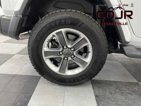 Used 2020 Jeep Wrangler Unlimited Sahara image 12