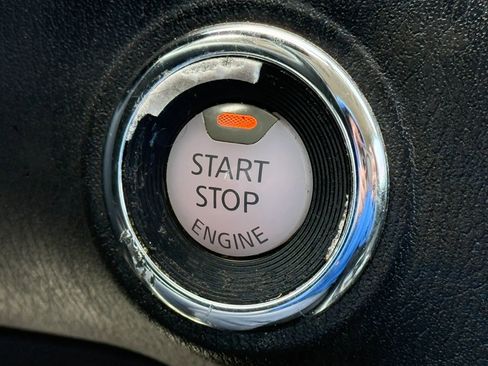 Used 2017 Nissan Pathfinder SV image 25