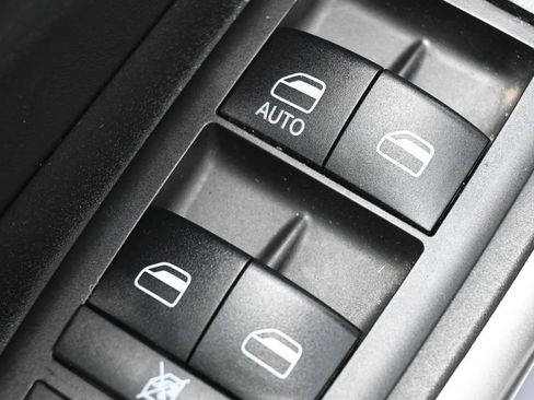 Used 2019 Jeep Cherokee Latitude w/ Cold Weather Group image 13