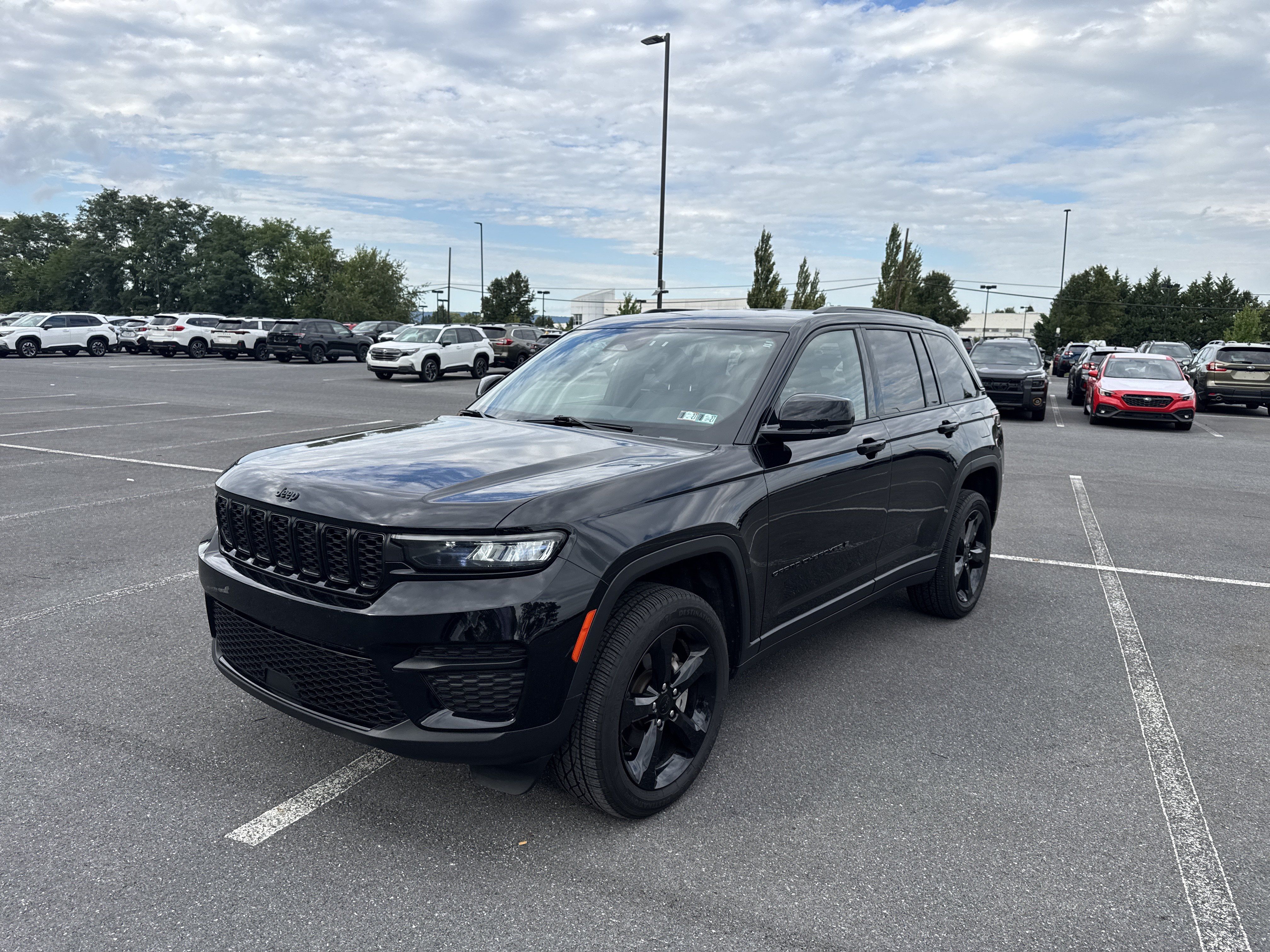 Used 2023 Jeep Grand Cherokee Altitude AWD/4WD image 43