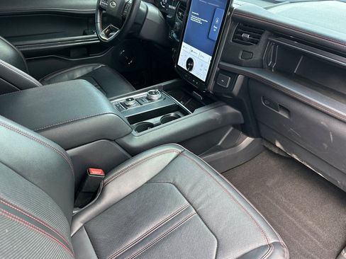 Used 2024 Ford Expedition Limited image 19